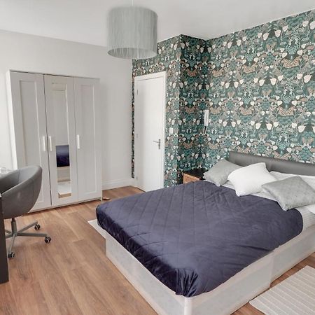 Place To Stay In Longbridge Barking  Eksteriør billede