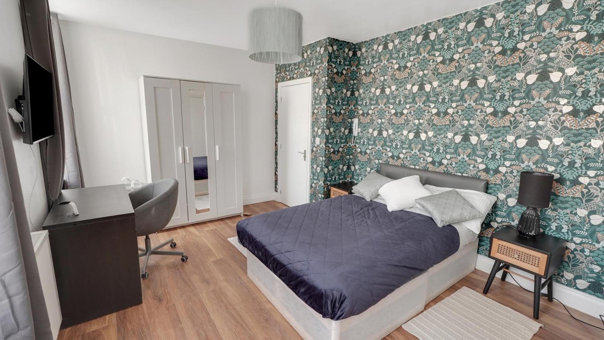 Place To Stay In Longbridge Barking  Eksteriør billede
