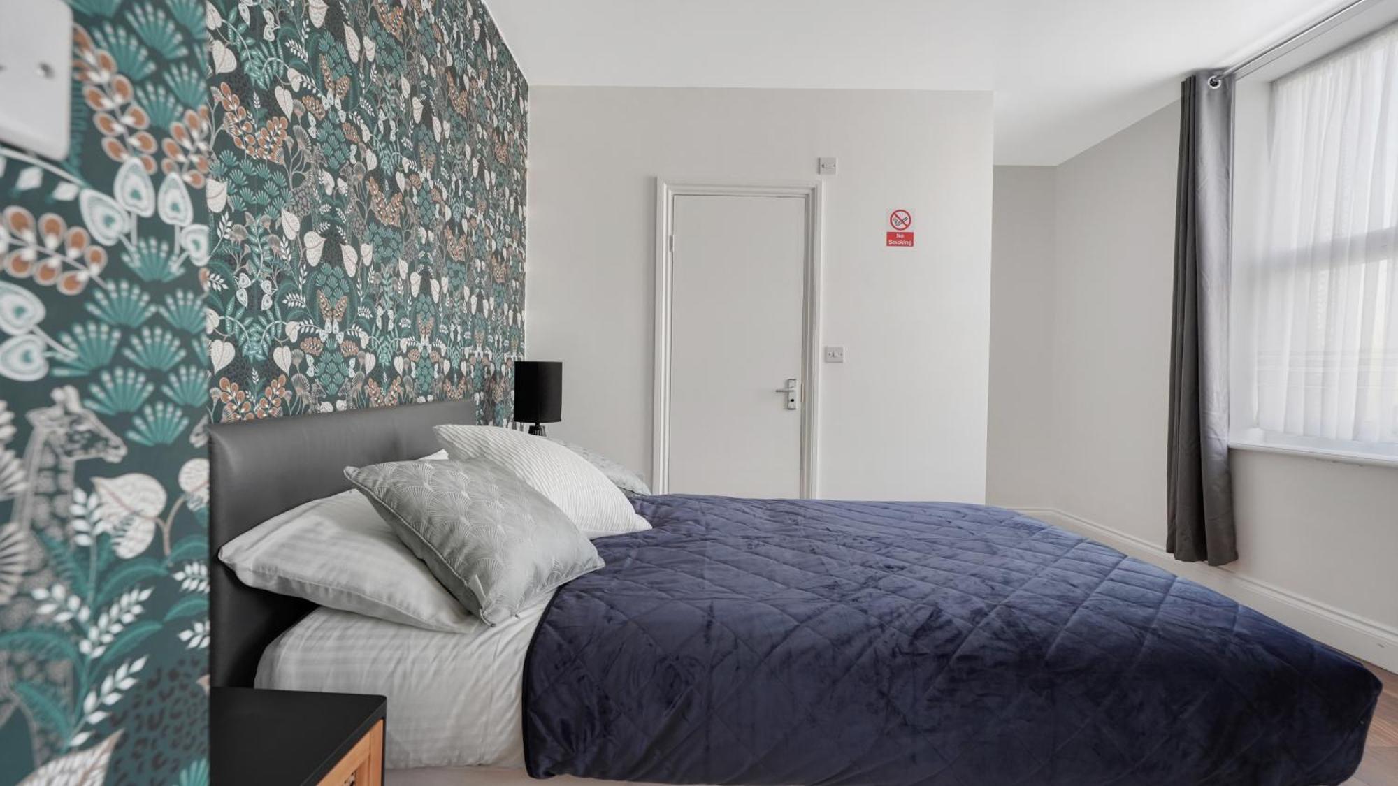 Place To Stay In Longbridge Barking  Eksteriør billede