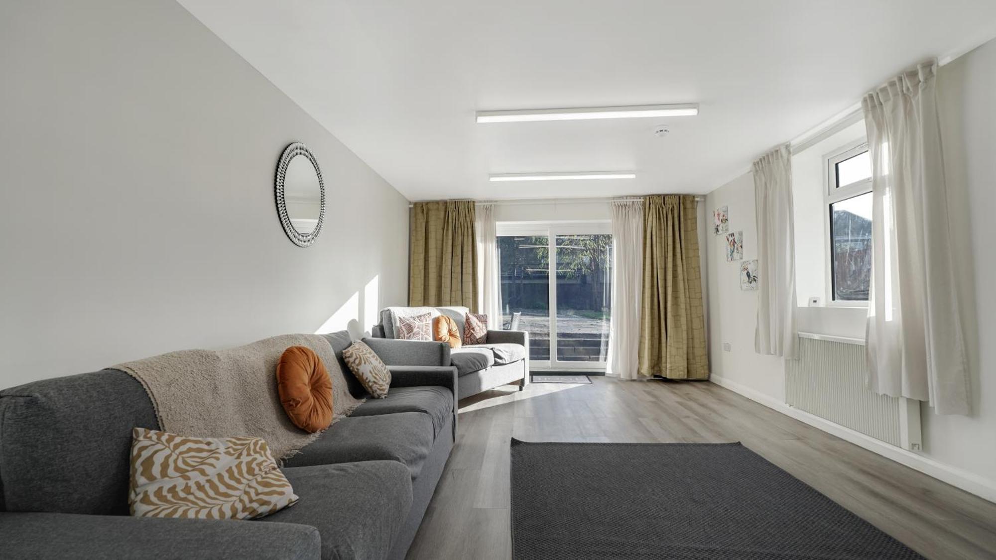 Place To Stay In Longbridge Barking  Eksteriør billede