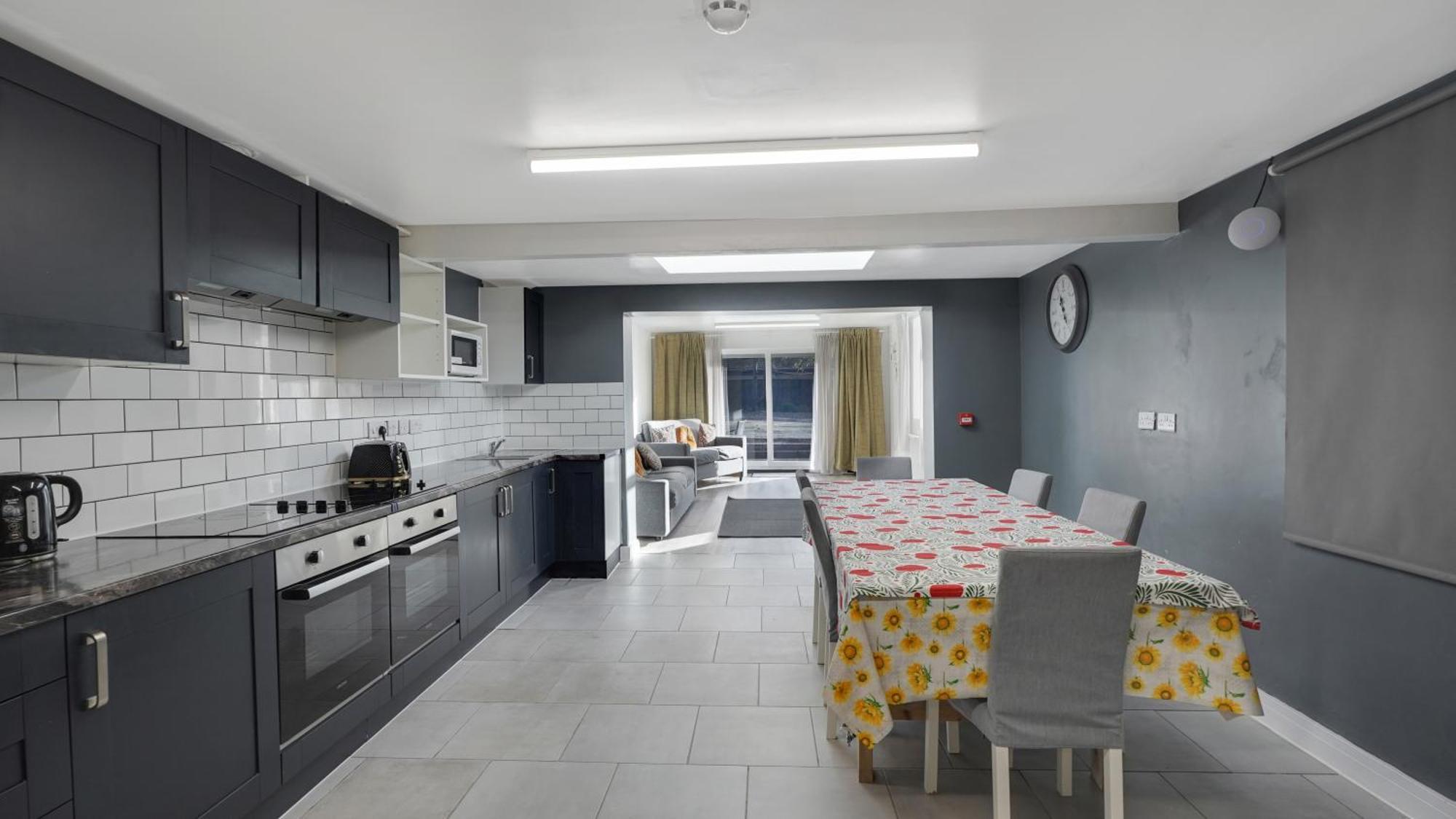 Place To Stay In Longbridge Barking  Eksteriør billede