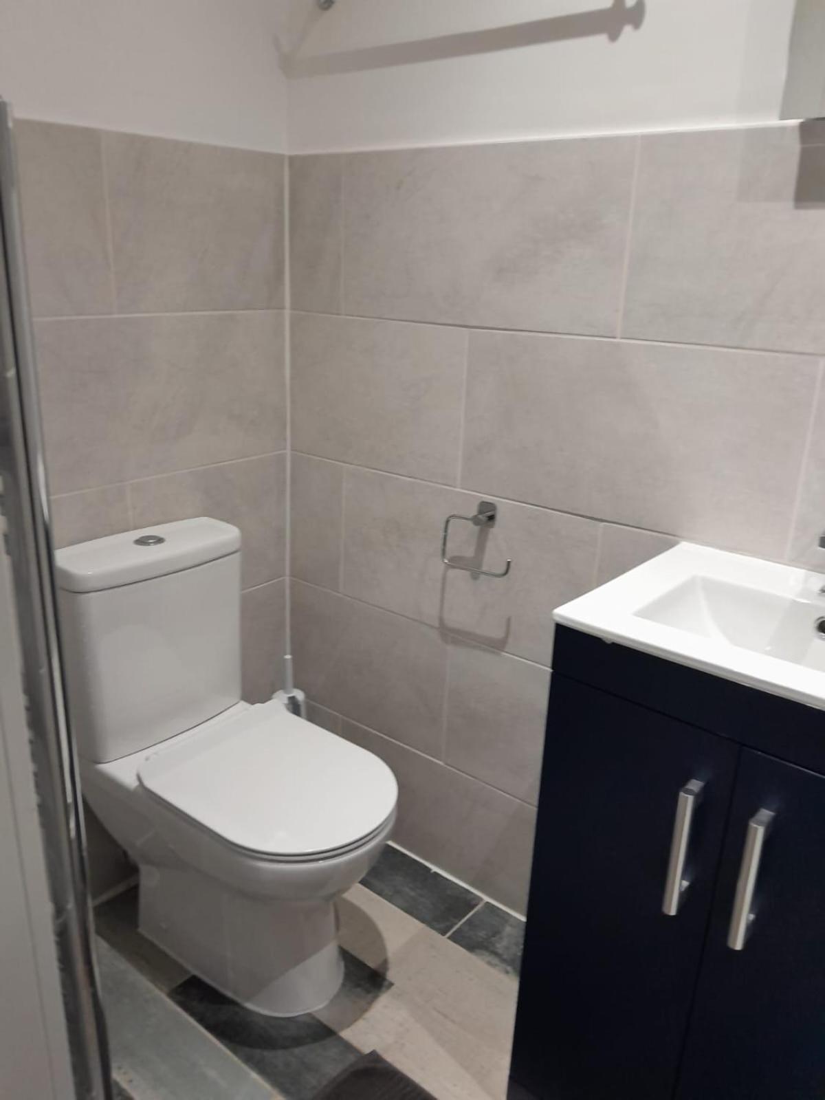 Place To Stay In Longbridge Barking  Eksteriør billede
